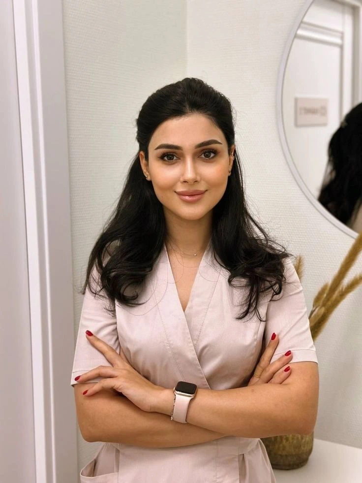 female spa therapist in delhi